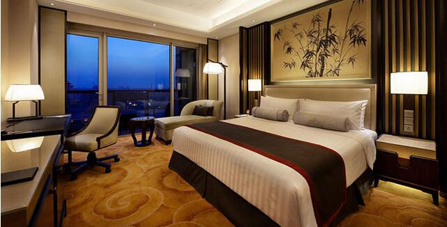 为什么酒店的双人床都放4个枕头-中国旅游交友网