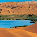 阿拉善腾格里沙漠月亮湖